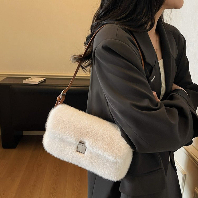 Retro Armpit Fashionable Shoulder Plush Bag