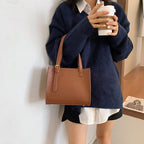 Western style single shoulder handbag
