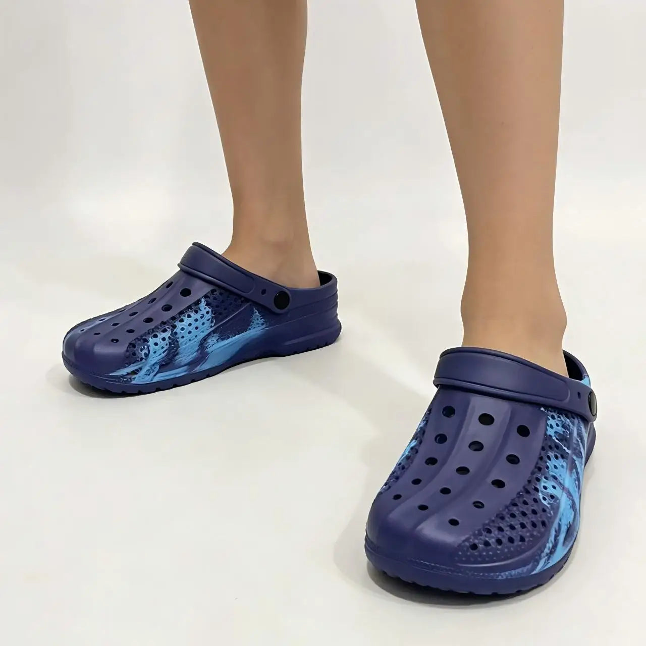 Men's High-End Color-Blocked Clogs, Soft-Soled Beach Shoes for Men and Women, Summer Non-Slip and Breathable