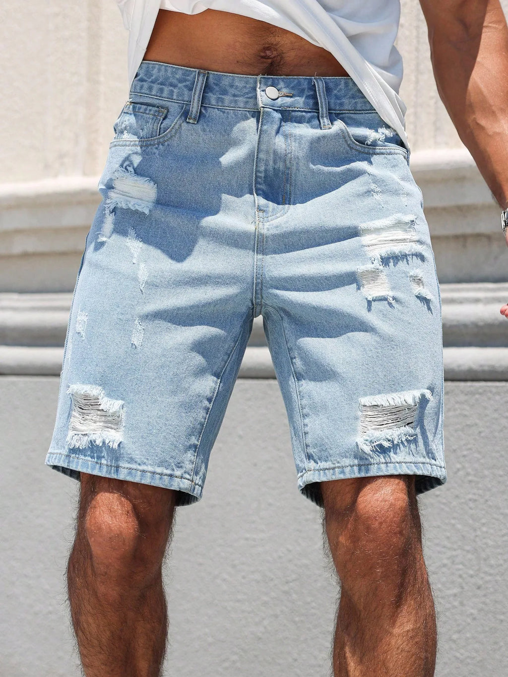 Men's Spring/Summer Street Fashion Casual Ripped and Distressed Straight-Leg Blue Denim Shorts, maintains its shape, wrinkle-res