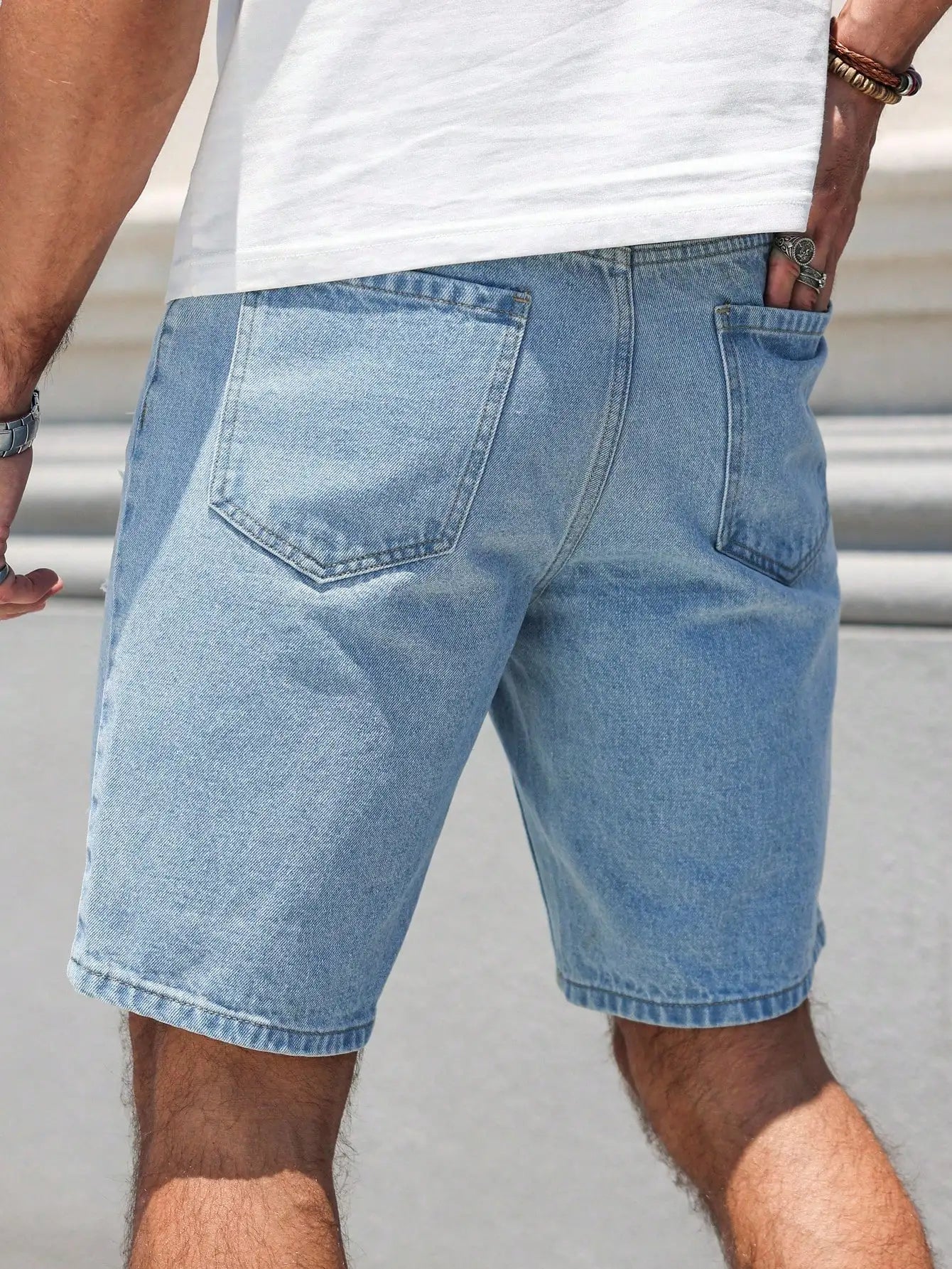 Men's Spring/Summer Street Fashion Casual Ripped and Distressed Straight-Leg Blue Denim Shorts, maintains its shape, wrinkle-res