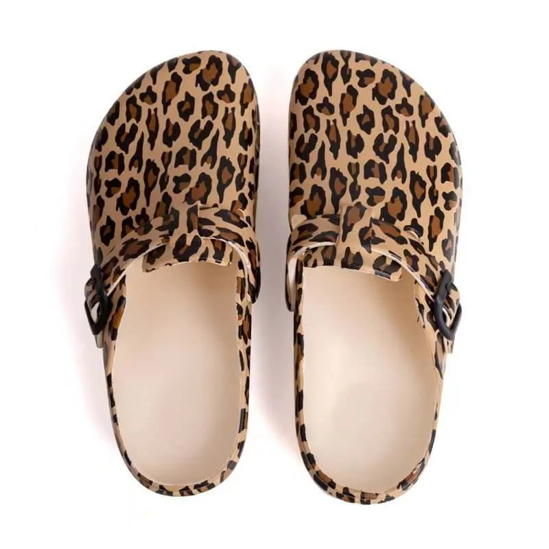 A Pair of Summer Women's Closed-Toe Slippers, Doctor Shoes, Nurse Shoes, Home Bathroom Non-Slip, Wear-Resistant, Breathable, Simple and Stylish Closed-Toe Sandals