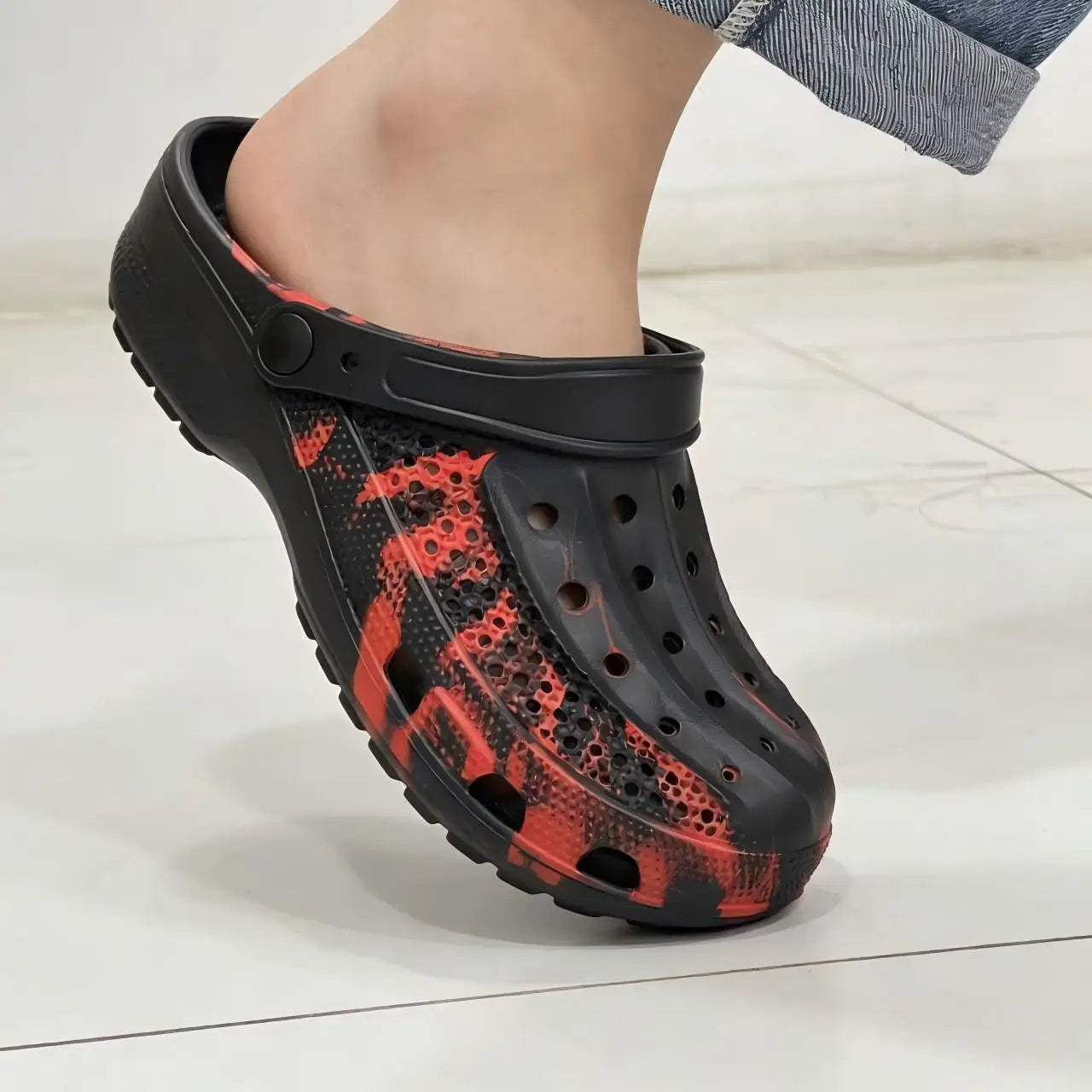 Men's High-End Color-Blocked Clogs, Soft-Soled Beach Shoes for Men and Women, Summer Non-Slip and Breathable