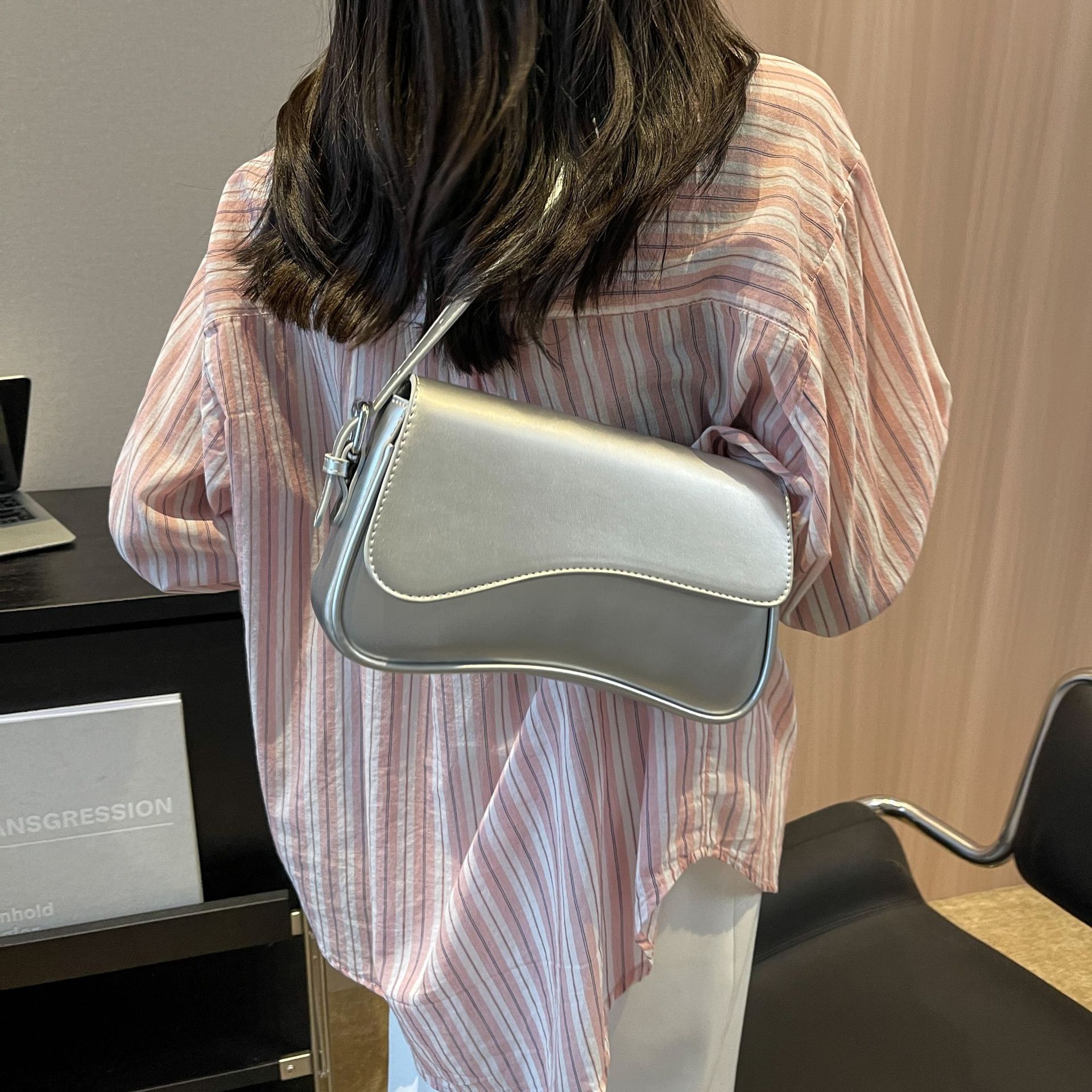 Women's Flap-top Magnetic-clip Shoulder Bag